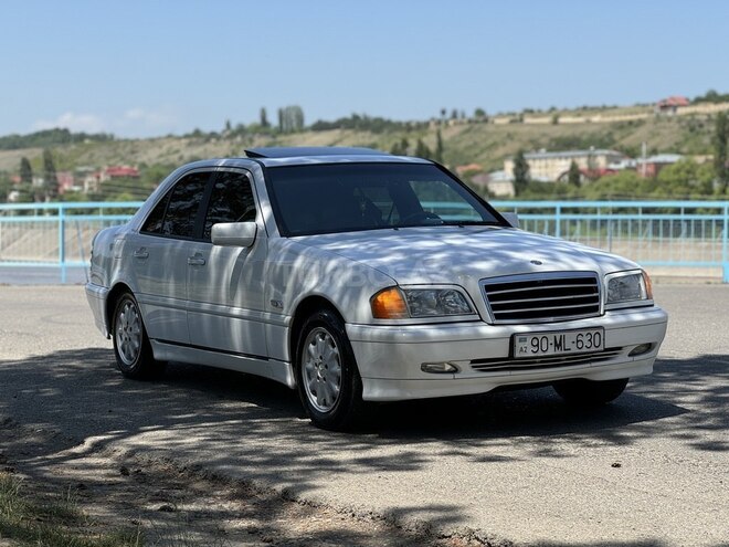 Mercedes C 200 1998, 380,000 km - 2.0 l - Quba