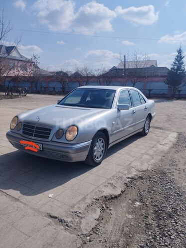 Mercedes E 240 1998, 294,000 km - 2.4 l - Sabirabad