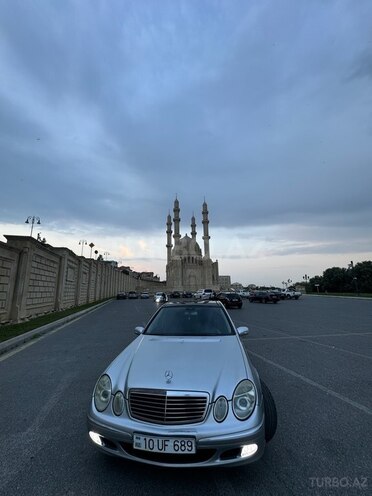 Mercedes E 240