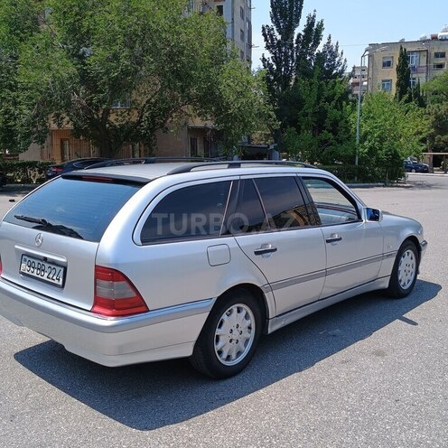 Mercedes C 200