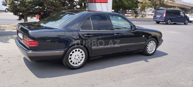 Mercedes E 240 1997, 353,454 km - 2.4 l - Bakı
