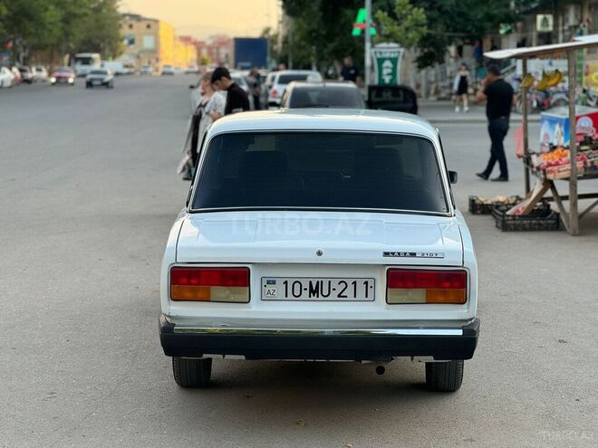 LADA (VAZ) 2107