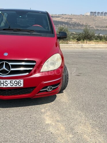 Mercedes B 180