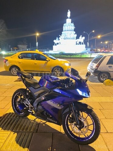 Yamaha R15 V4