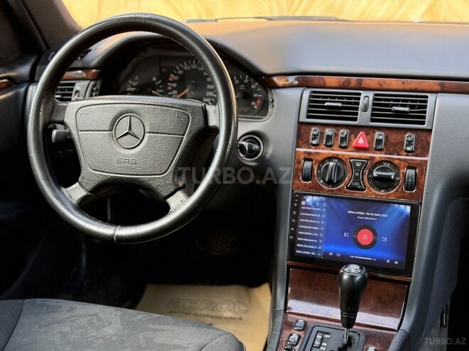 Mercedes E 230