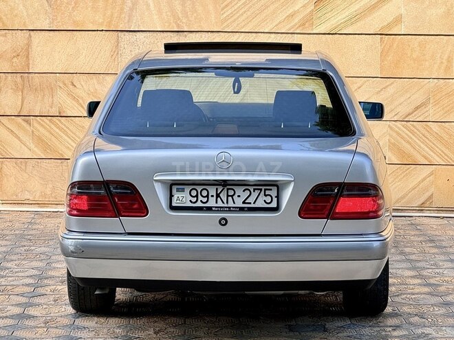 Mercedes E 230