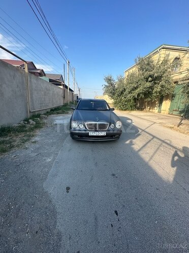 Mercedes E 240