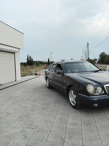 Mercedes E 230