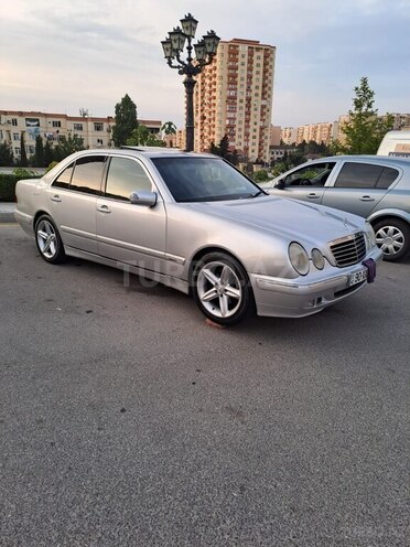 Mercedes E 240