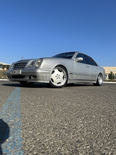 Mercedes E 320