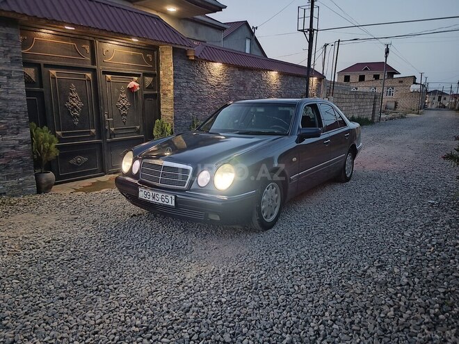 Mercedes E 240