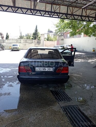 Mercedes E 200 1997, 22,555 km - 2.0 l - Göygöl