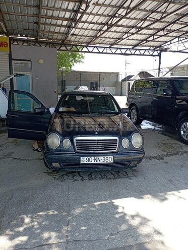 Mercedes E 200 1997, 22,555 km - 2.0 l - Göygöl