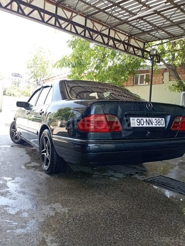 Mercedes E 200 1997, 22,555 km - 2.0 l - Göygöl