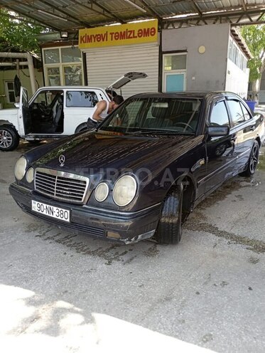 Mercedes E 200 1997, 22,555 km - 2.0 l - Göygöl
