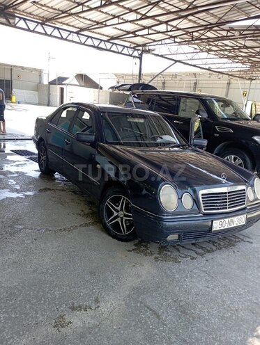 Mercedes E 200 1997, 22,555 km - 2.0 l - Göygöl