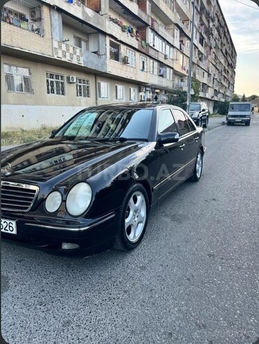 Mercedes E 240