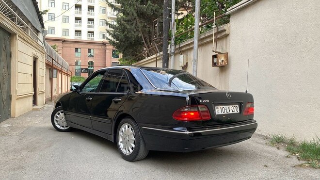 Mercedes E 270