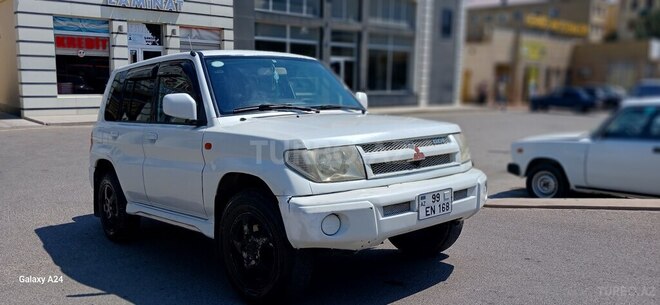 Mitsubishi Pajero io