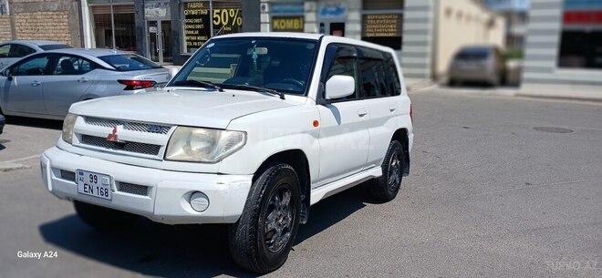 Mitsubishi Pajero io