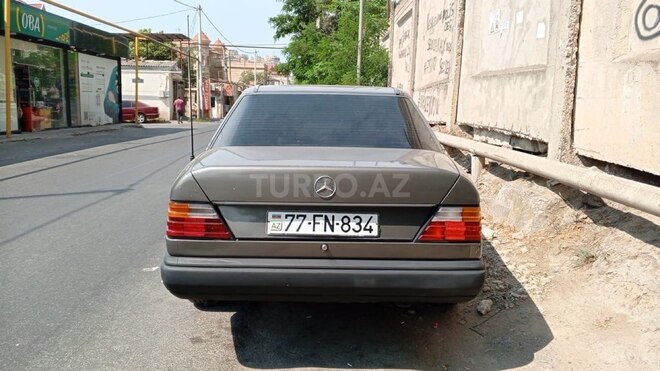 Mercedes E 200