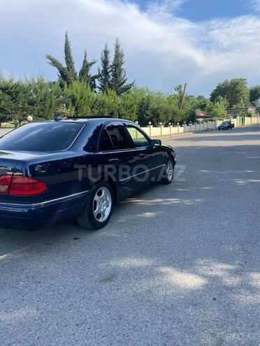 Mercedes E 230