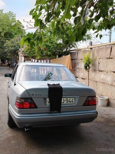 Mercedes E 220 1994, 365,410 km - 2.2 l - Bakı