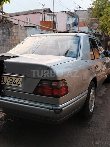 Mercedes E 220 1994, 365,410 km - 2.2 l - Bakı