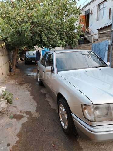 Mercedes E 220 1994, 365,410 km - 2.2 l - Bakı