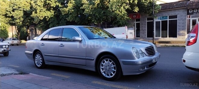 Mercedes E 240