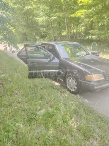 Mercedes C 200 1995, 600,000 km - 2.0 l - Quba