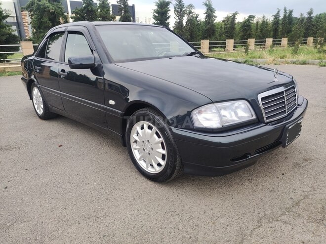 Mercedes C 200