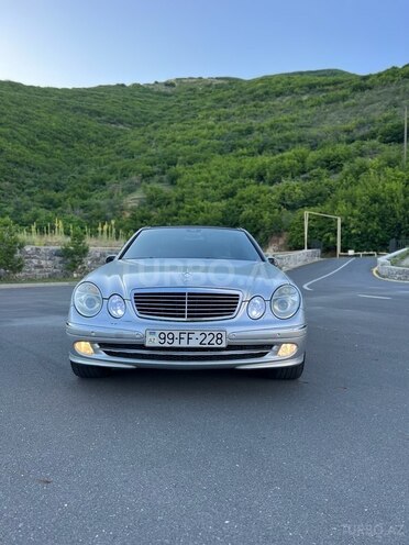 Mercedes E 320