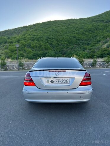 Mercedes E 320