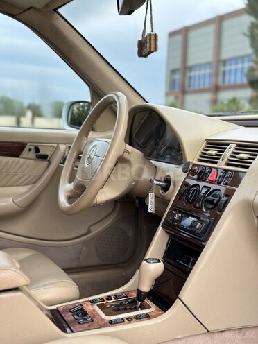 Mercedes C 230 1999, 289,000 km - 2.3 л - Saatlı