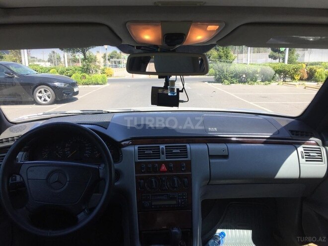Mercedes E 200 1997, 320,000 km - 2.0 l - Bakı