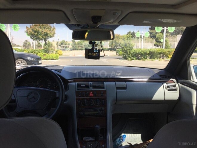 Mercedes E 200 1997, 320,000 km - 2.0 l - Bakı