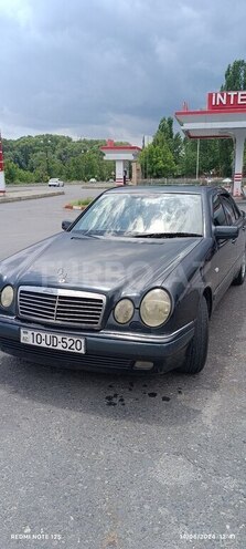 Mercedes E 230