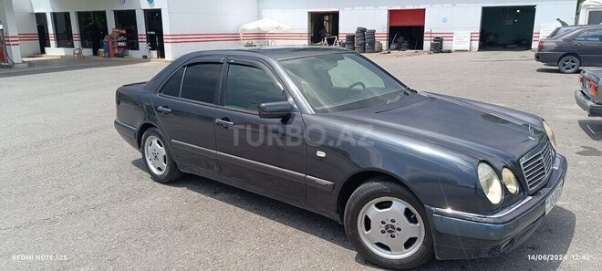 Mercedes E 230