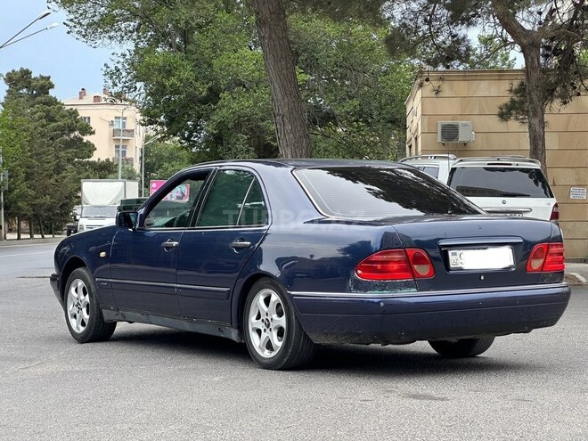 Mercedes E 230