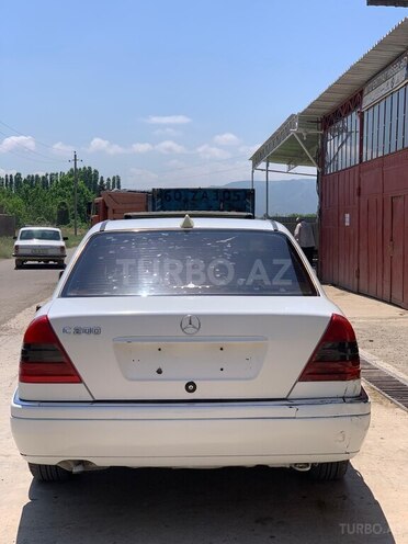 Mercedes C 200