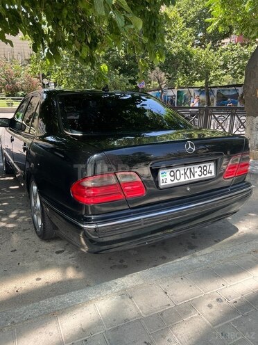 Mercedes E 200