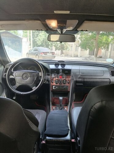 Mercedes C 200