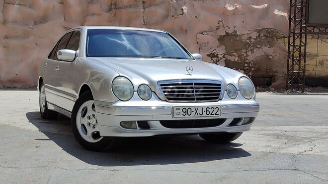 Mercedes E 240