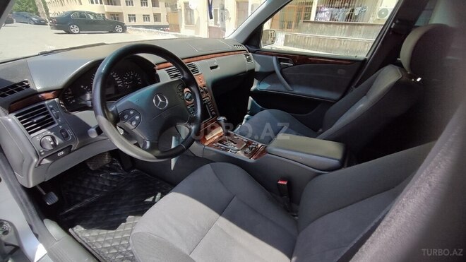 Mercedes E 240