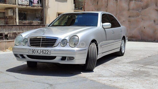 Mercedes E 240