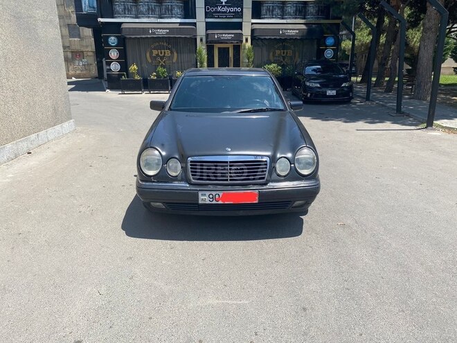 Mercedes E 230