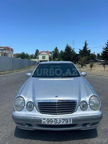 Mercedes E 200