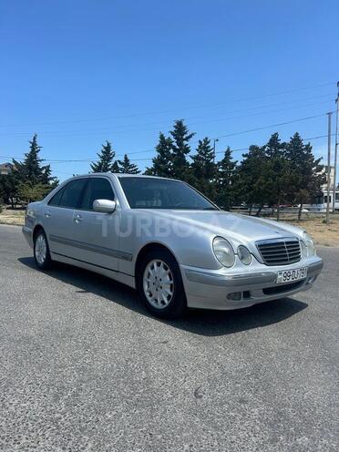 Mercedes E 200