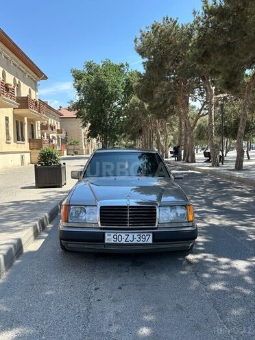 Mercedes E 230